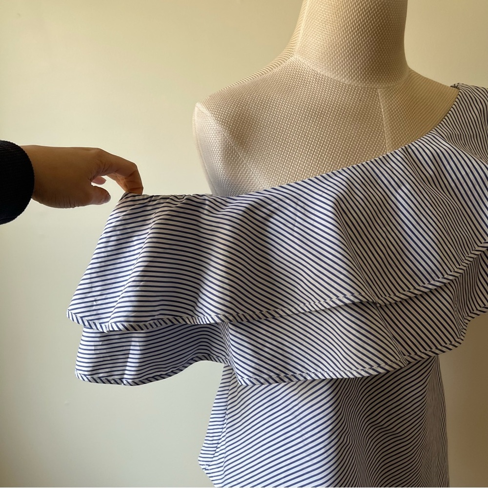 White House Black Market Ruffle Off The Shoulder Top 8P - Picture 4 of 9